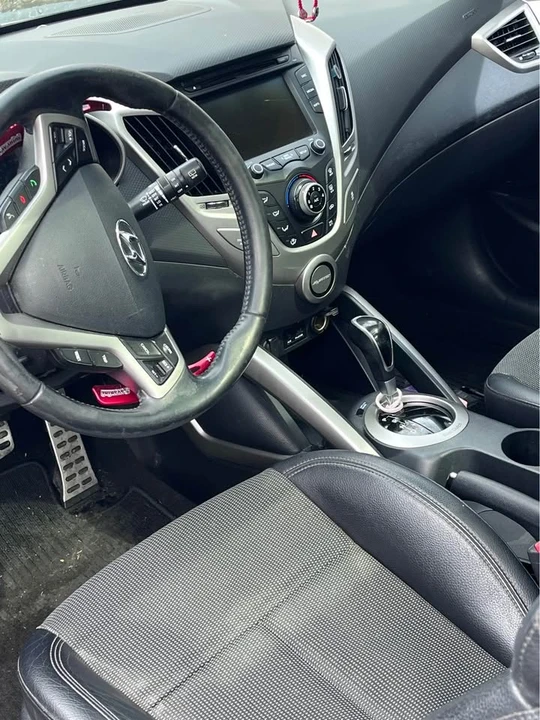 2013 Hyundai Veloster - Image 5 of 8