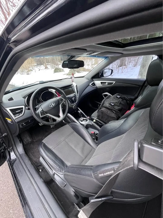 2013 Hyundai Veloster - Image 2 of 8