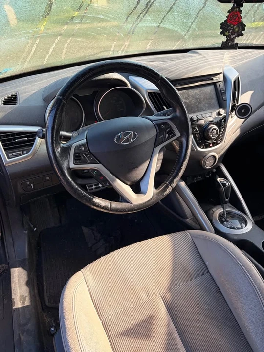 2013 Hyundai Veloster - Image 11 of 20