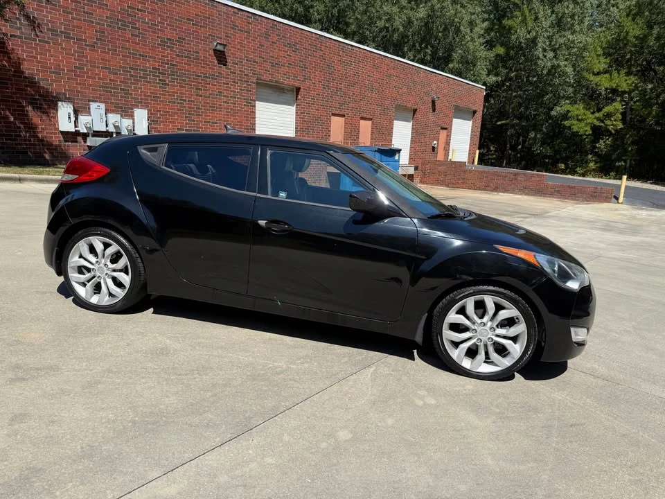 2013 Hyundai Veloster - Image 2 of 20