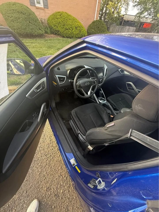 2013 Hyundai Veloster - Image 10 of 13