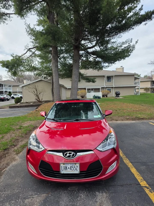 2013 Hyundai Veloster - Image 2 of 17