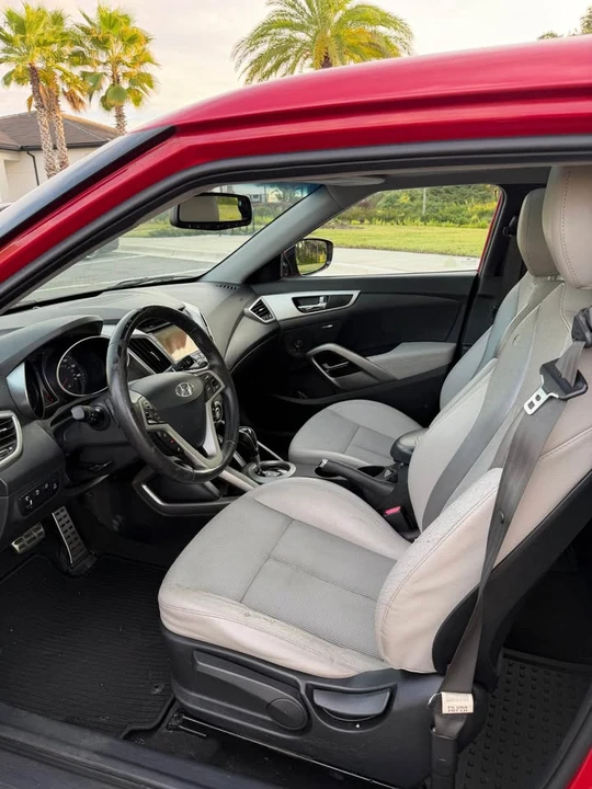 2013 Hyundai Veloster - Image 10 of 15