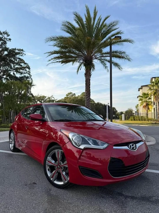 2013 Hyundai Veloster - Image 2 of 15