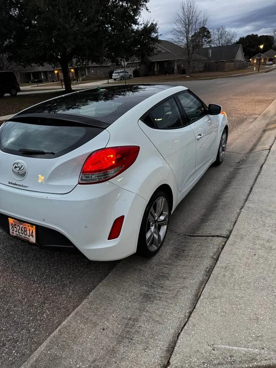 2013 Hyundai Veloster - Image 10 of 19