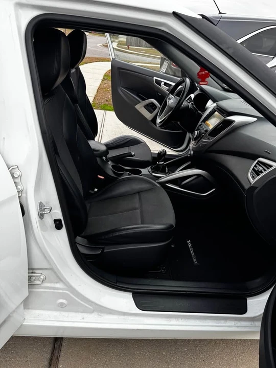 2013 Hyundai Veloster - Image 18 of 19