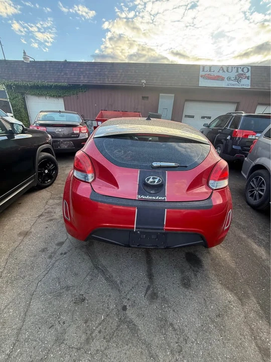 2013 Hyundai Veloster - Image 2 of 3