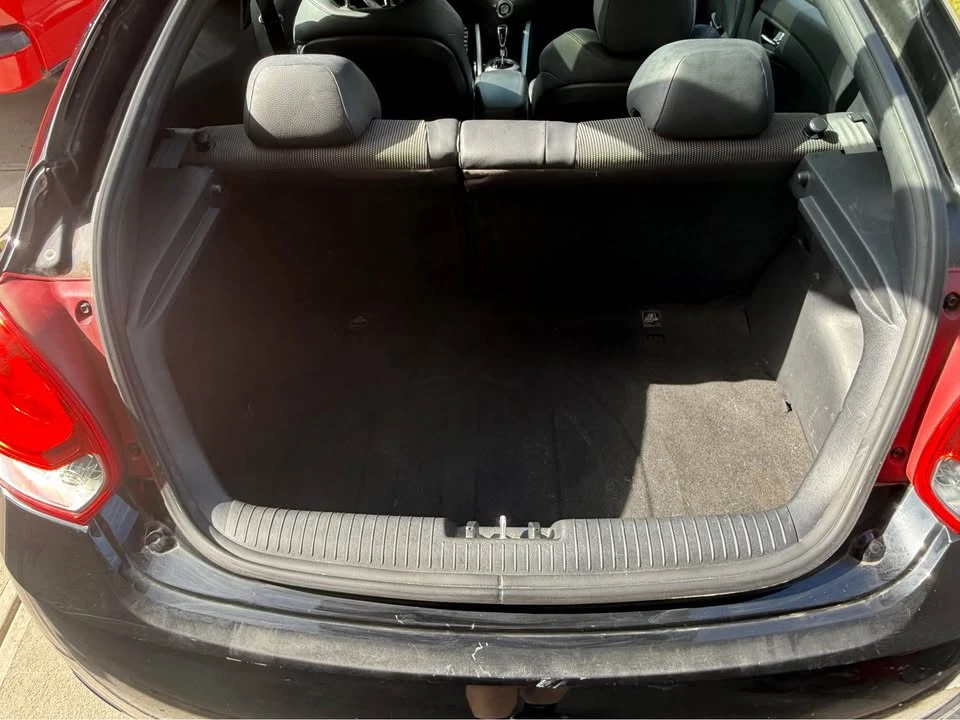 2013 Hyundai Veloster - Image 6 of 11