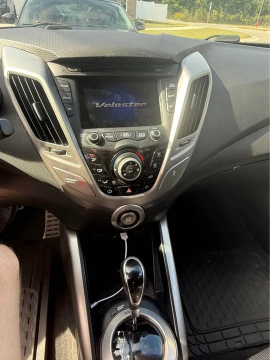 2013 Hyundai Veloster - Image 4 of 11