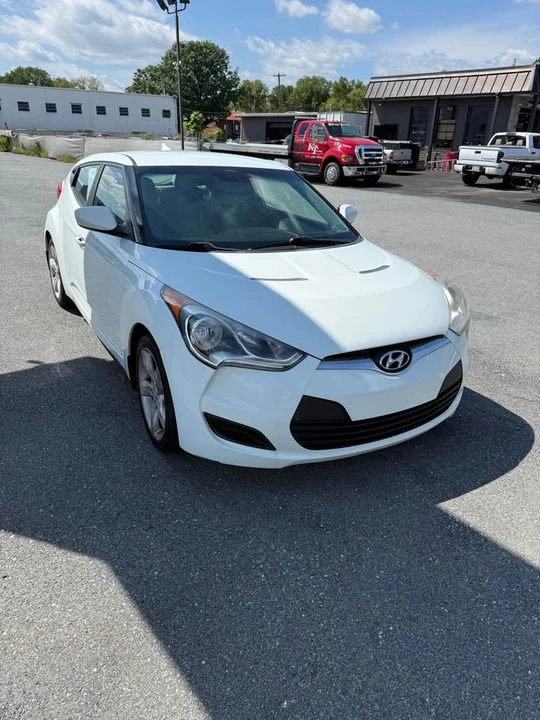 2013 Hyundai Veloster - Image 2 of 9