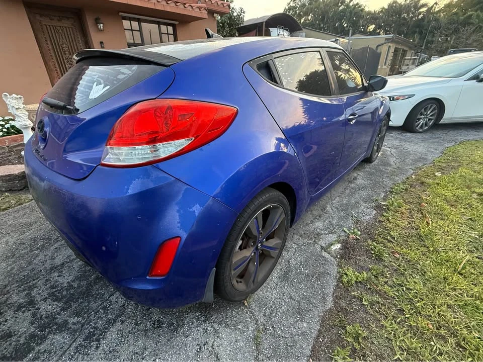2013 Hyundai Veloster - Image 2 of 14