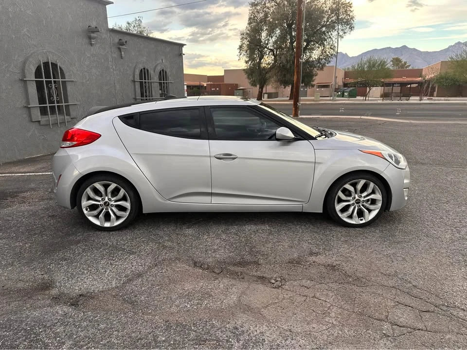 2013 Hyundai Veloster - Image 2 of 14