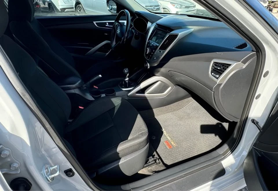 2013 Hyundai Veloster - Image 12 of 19