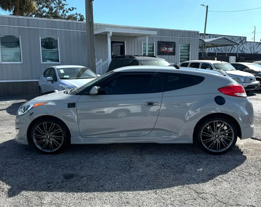 2013 Hyundai Veloster - Image 2 of 19
