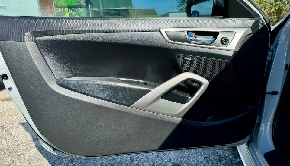 2013 Hyundai Veloster - Image 17 of 19