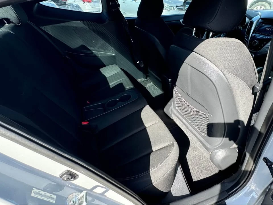 2013 Hyundai Veloster - Image 10 of 19