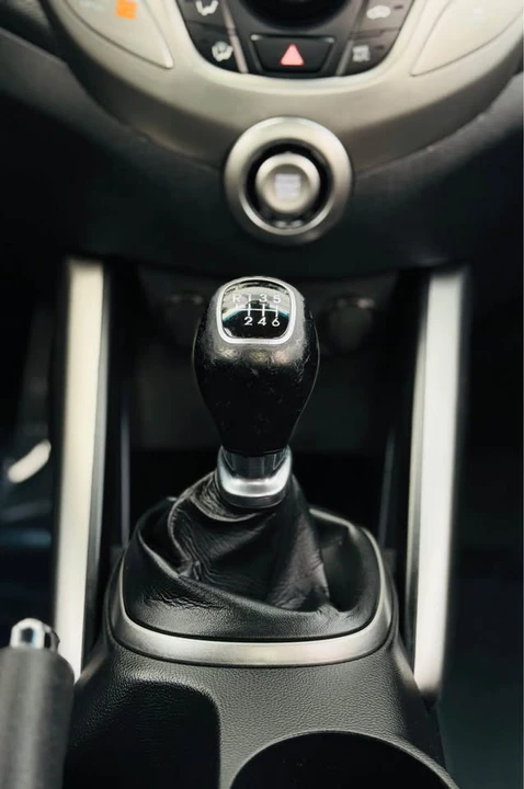 2013 Hyundai Veloster - Image 13 of 19