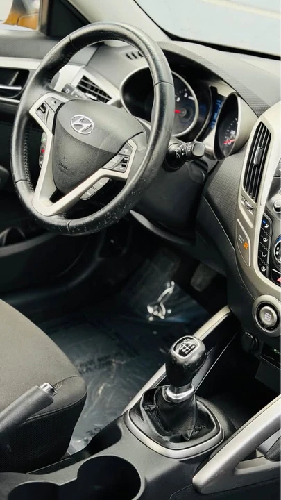 2013 Hyundai Veloster - Image 16 of 19