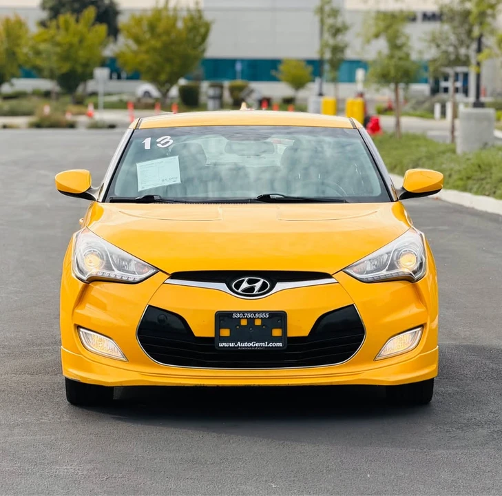 2013 Hyundai Veloster - Image 2 of 19