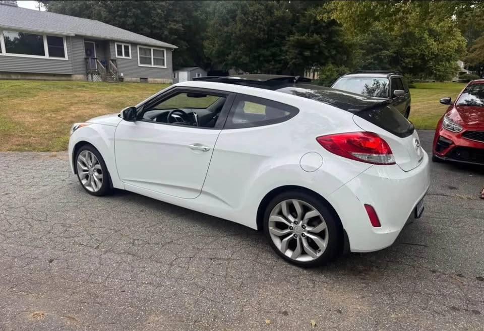 2013 Hyundai Veloster - Image 4 of 8