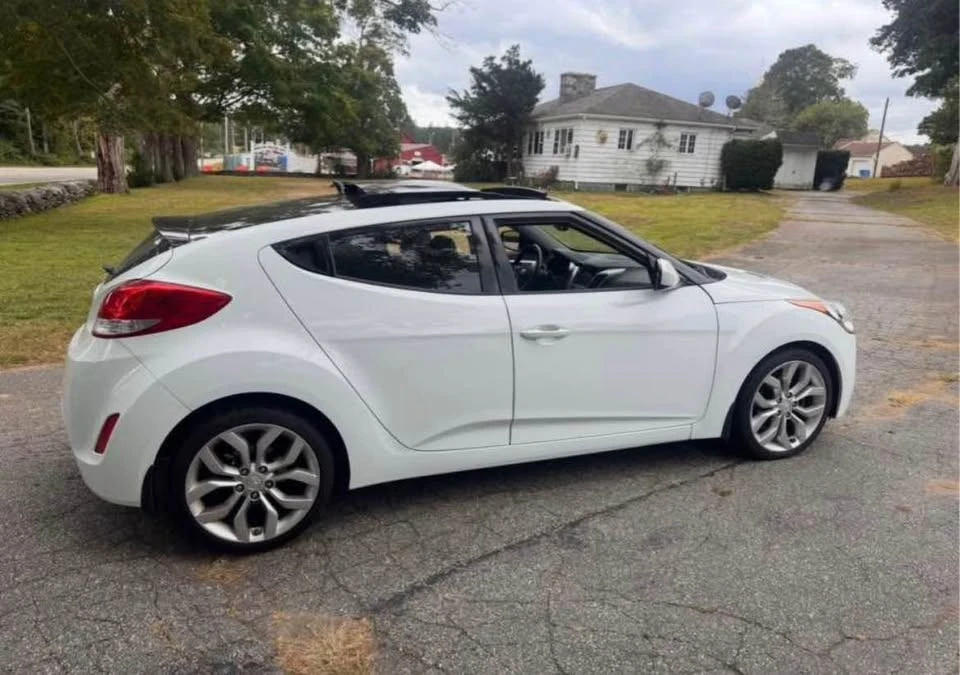 2013 Hyundai Veloster - Image 3 of 8