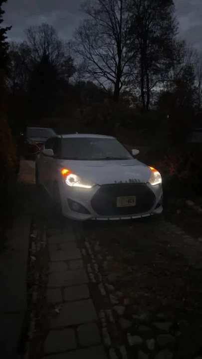 2013 Hyundai Veloster - Image 4 of 4