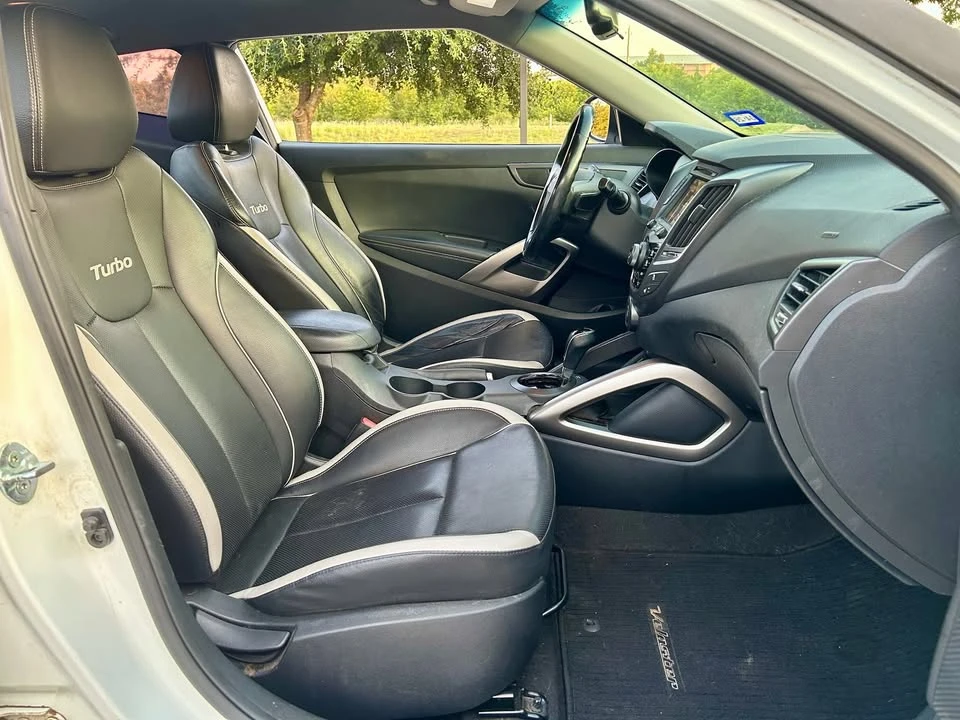 2013 Hyundai Veloster - Image 11 of 20
