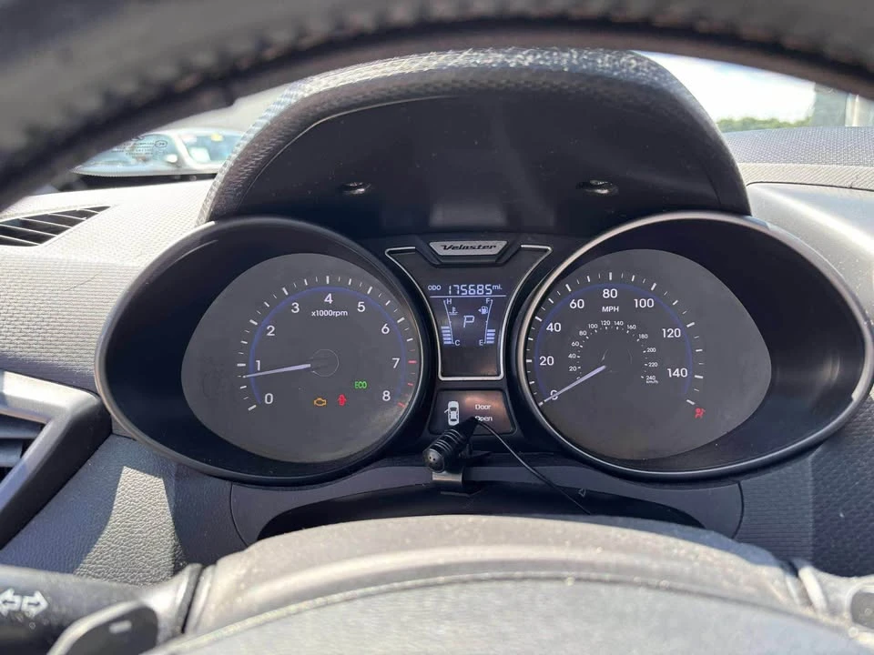 2013 Hyundai Veloster - Image 10 of 14