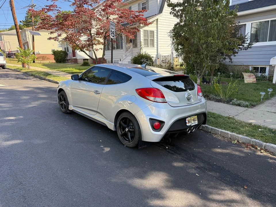 2013 Hyundai Veloster - Image 2 of 8