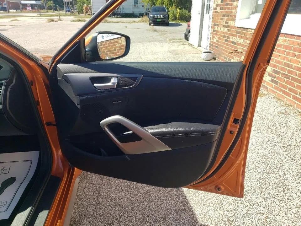 2013 Hyundai Veloster - Image 11 of 20