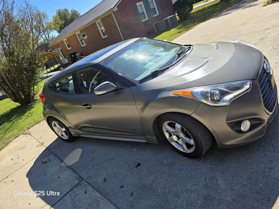 2013 Hyundai Veloster - Image 2 of 8
