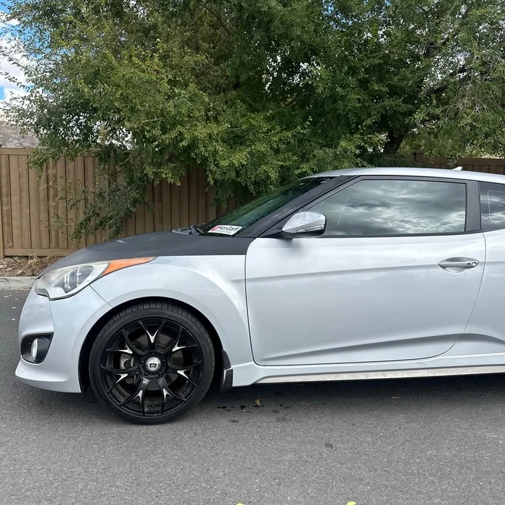 2013 Hyundai Veloster - Image 2 of 15