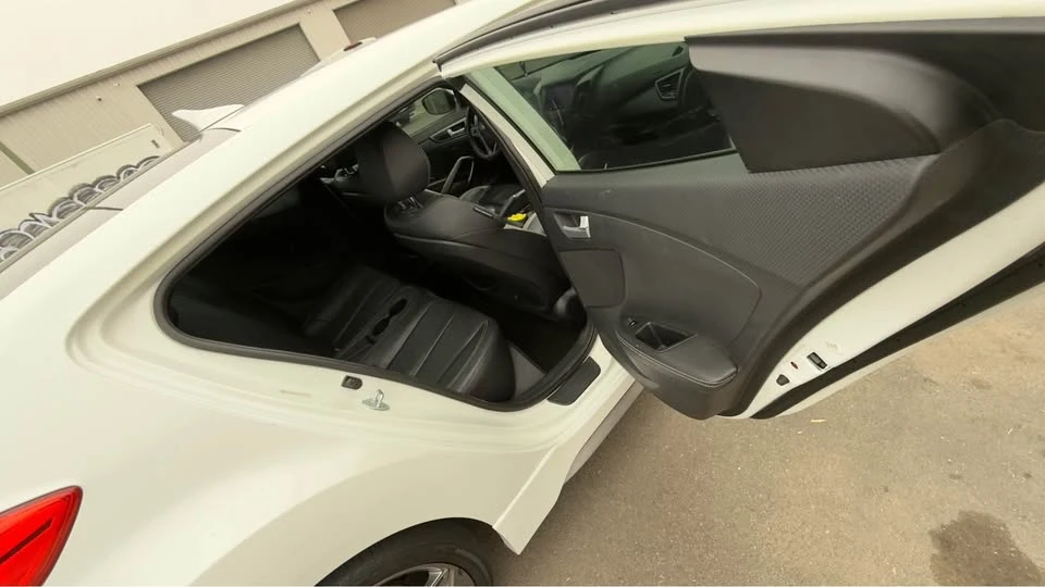 2013 Hyundai Veloster - Image 6 of 8