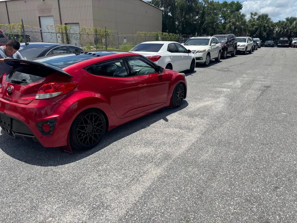 2013 Hyundai Veloster - Image 2 of 2