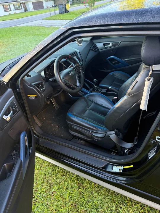 2013 Hyundai Veloster - Image 2 of 5