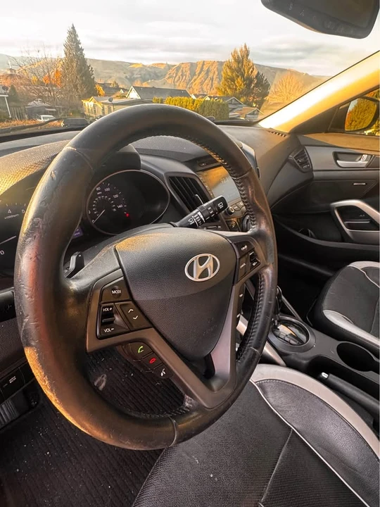 2013 Hyundai Veloster - Image 8 of 11