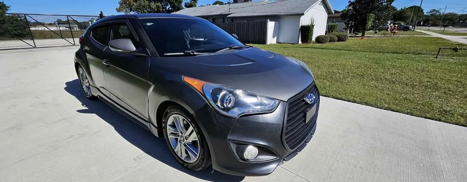 2013 Hyundai Veloster - Image 2 of 17