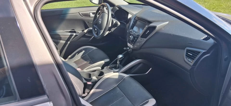 2013 Hyundai Veloster - Image 7 of 10