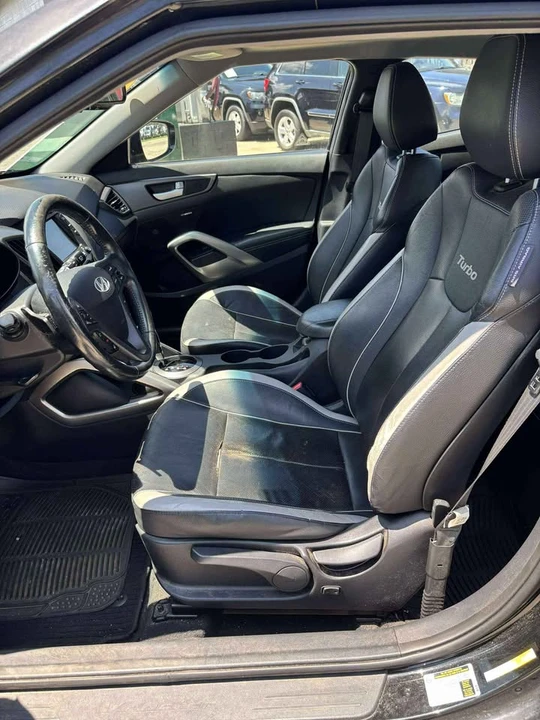 2013 Hyundai Veloster - Image 12 of 15
