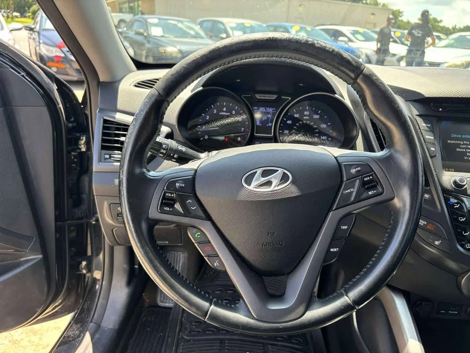 2013 Hyundai Veloster - Image 10 of 15