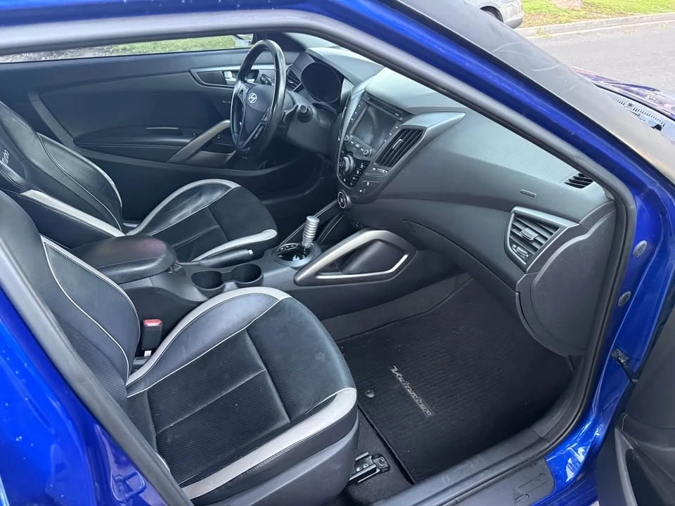 2013 Hyundai Veloster - Image 10 of 11