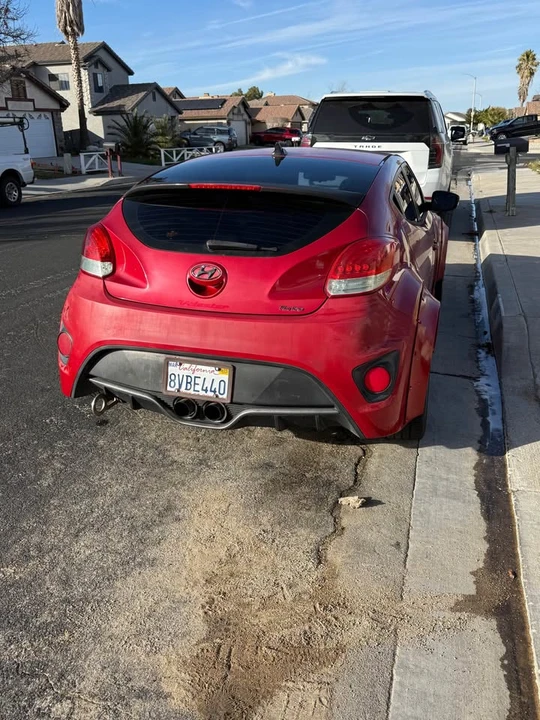 2013 Hyundai Veloster - Image 2 of 10