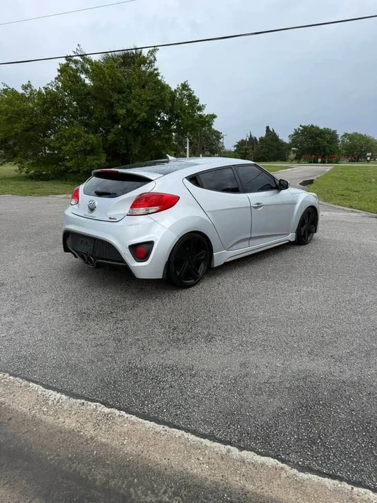 2013 Hyundai Veloster - Image 10 of 12