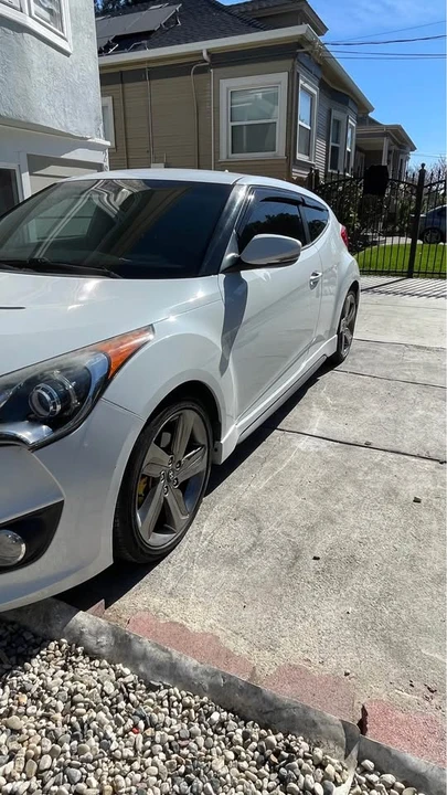 2013 Hyundai Veloster - Image 4 of 15
