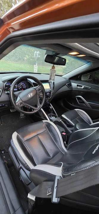 2013 Hyundai Veloster - Image 10 of 12