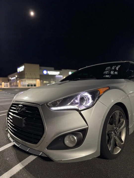 2013 Hyundai Veloster - Image 4 of 10