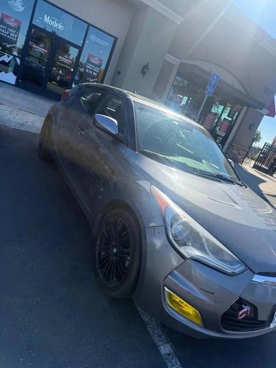 2013 Hyundai Veloster - Image 2 of 5