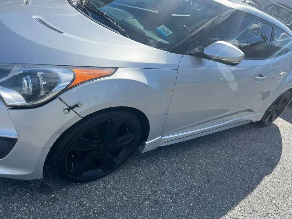 2013 Hyundai Veloster - Image 2 of 12