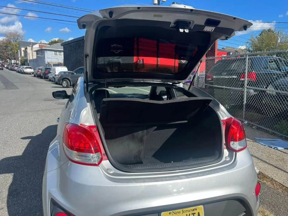 2013 Hyundai Veloster - Image 4 of 12