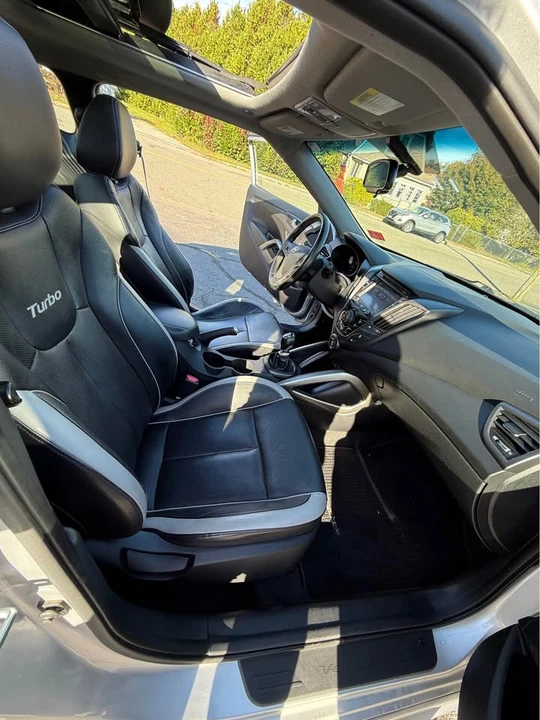 2013 Hyundai Veloster - Image 11 of 12